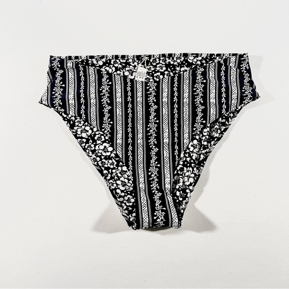 Maaji Other - NWT Maaji Reversible Bikini V Front Bottom Medium Black White Floral $72